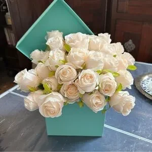 TIFFANY & CO. Large Blue Box With Cream Rose Floral Bouquet Decor Wedding Bridal
