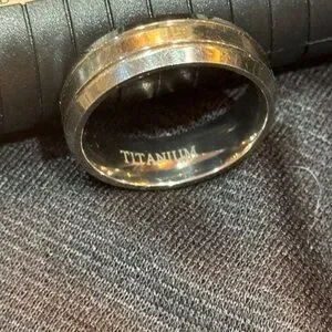 TITANIUM Ring Sz 10 Shiny Silver. Men’s UNISEX Size 10 Wedding Engagement