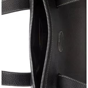 TOD’S Grained Leather Shoulder Bag. Black