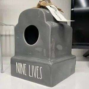 TOMBSTONE BIRDHOUSE "NINE LIVES" - RAE DUNN