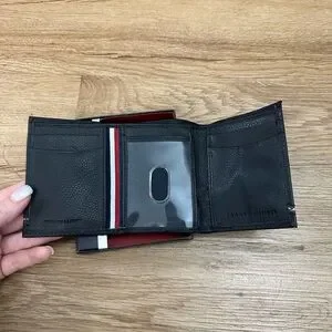 Tommy Hilfiger Leather Wallet NWT