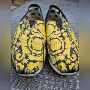Toms Men's Black and Yellow Patterned Loafers