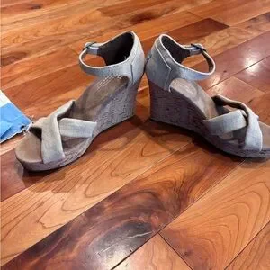 TOMS Wedge Sandals Cork Oatmeal Burlap Criss Cross Sienna Platform