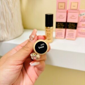 Too faced Born This Way Foundation - Snow 5 Ml Each