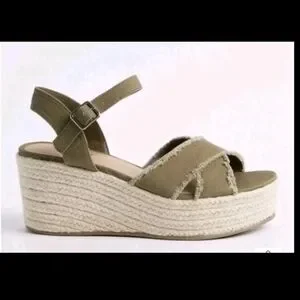 Torrid Frayed Espadrille Wedge size 8 1/2 (WW) olive