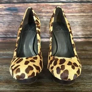 TORY BURCH Camille Leopard Calf Hair Platform Pumps Heels Size 6.5