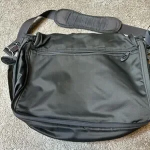Tumi T-Tech 5508GRH Expandable Briefcase Messenger Laptop Bag