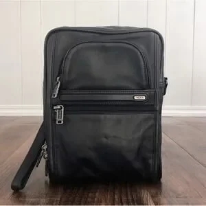 Tumi VTG Leather Crossbody Bag Shoulder Bag Travel Mens Black * No Long Strap *
