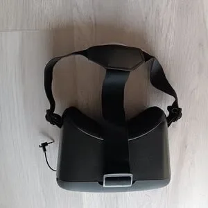 Tzumi Dream Vision Virtual Reality Glasses Headset Headstrap Dust Bag Black