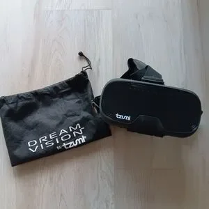 Tzumi Dream Vision Virtual Reality Glasses Headset Headstrap Dust Bag Black
