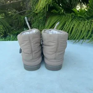 Ugg Classic Maxi Short Puffer Boots Kids Size: 3Y