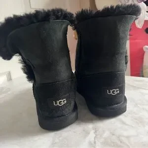 UGG Kid’s Button Bailey Boots
