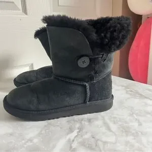 UGG Kid’s Button Bailey Boots
