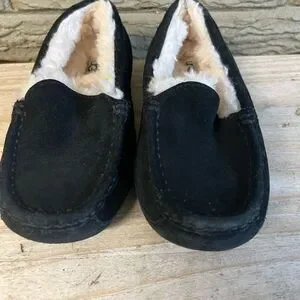 Ugg slip On Loafer House Shoes Child Size 1