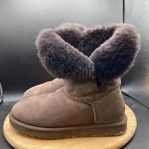 UGG Women's Size 7 Bailey Button Chocolate Brown Suede Winter Boots Shoes 5803
