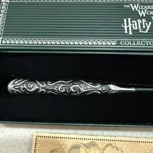 Universal Studios Interactive Collectors Wand Harry Potter 2022