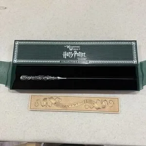 Universal Studios Interactive Collectors Wand Harry Potter 2022