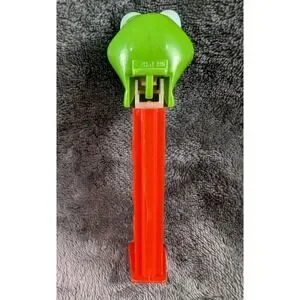 Vintage 1991 Muppets Kermit The Frog PEZ Dispenser Red Stem Hungary