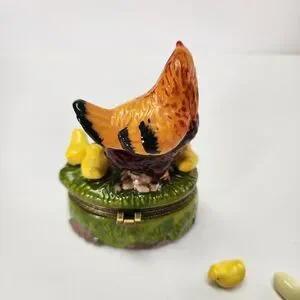Vintage Ceramic Trinket Box With Hen And Her Chicks