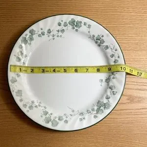 Vintage Corelle Callaway Dinner Plate 10” Swirled Edge Green Ivy Pattern Corning