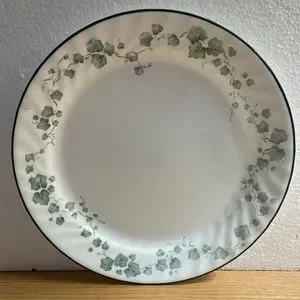 Vintage Corelle Callaway Dinner Plate 10” Swirled Edge Green Ivy Pattern Corning