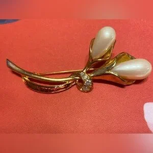 Vintage Double Tulip Brooch - Excellent Condition Vintage Double Tulip Brooch - Excellent Condition