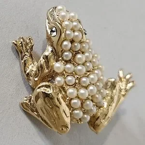 Vintage Gold Tone Faux Pearl Frog Brooch
