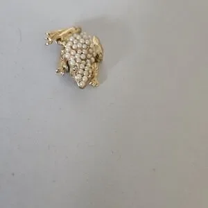 Vintage Gold Tone Faux Pearl Frog Brooch
