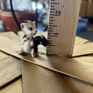 Vintage Mini Hagen Renaker Squirrel Black And Brown Squirrel