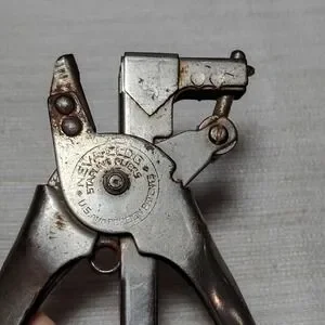 Vintage NEVA CLOG Products Model B-100 Plier Stapler VGC