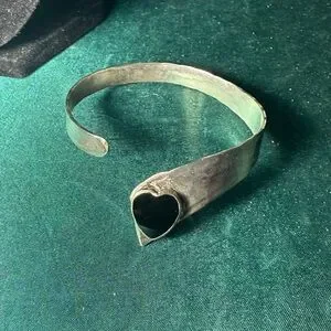 Vintage Silver Tone Heart Cutout Cuff Bracelet – Modernist Brutalist Style