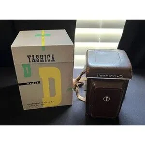 Vintage Yashica-D TLR Camera With 80mm F/3.5 Leather Case W/Strap And IOB