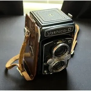 Vintage Yashica-D TLR Camera With 80mm F/3.5 Leather Case W/Strap And IOB