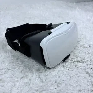 VR adjustable Headset in Black and White