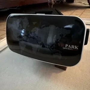 VR Park Headset Compatible with iPhone & Android NWOT