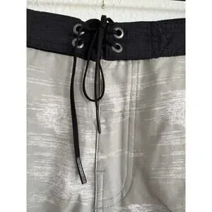 Vuori Cruise Board Shorts Eucalyptus Belize Men’s Size 32 Drawstring Swim Trunks