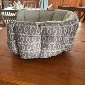 Wag & Woof Gray & White Insulated Small Medium Doughnut Dog Bed