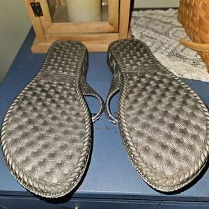 Wave Zone Gray Glittery Flower Sandals Women's Size 10