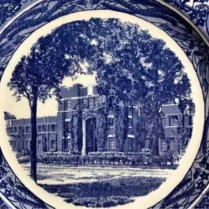 Wedgwood University Of Iowa Commemorative Dinner Plate The Quadrangle 1956
