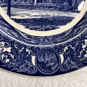 Wedgwood University Of Iowa Commemorative Dinner Plate The Quadrangle 1956