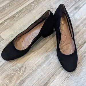 White mt. Pumps Women's 10 Black Round Toe Cushioned