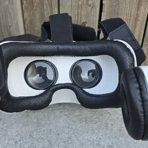 White Virtual Reality Headset With Black Straps