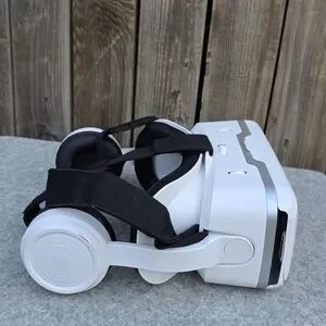 White Virtual Reality Headset With Black Straps