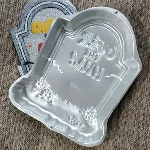 Wilton 1995 Over the Hill Cake Pan