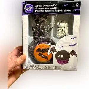 WILTON HALLOWEEN BAT CUPCAKE KIT BLACK ORANGE 12 DECOR 24 BAKING CUPS LINERS