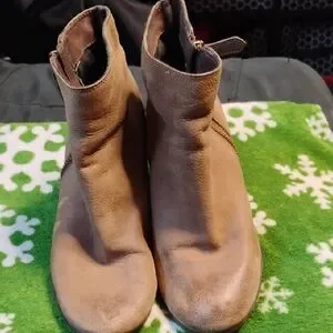 Women's Low Cut Heeled Boot Women's Low Cut Heeled Boot