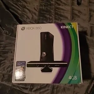 Xbox 360 Kinect 4gb bundle like new have orig box instruction and packing with