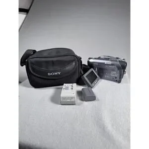 Y2K Sony Handycam DCR-DVD305 Camcorder DVD‎ 12x Zoom Carl Zeiss + Case Charger