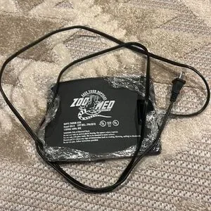 Zoomed Under Tank Heating pad
